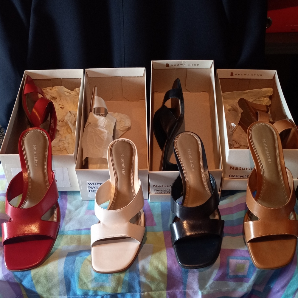 No longer available NWT Naturalizer Crescent White Lea Slip on Heels